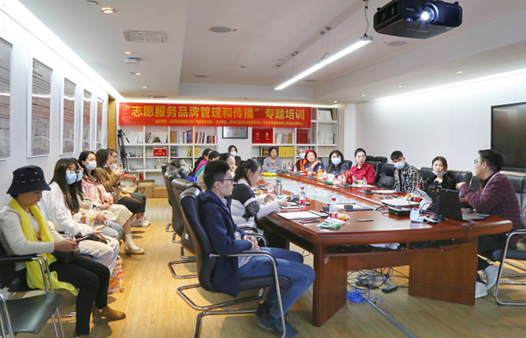 感受文化藝術魅力 龍崗區(qū)文化志愿者赴關山月美術館深層次交流體驗側記